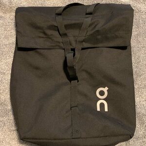 On Roll-Top 2 magnetic button closure Black Backpack